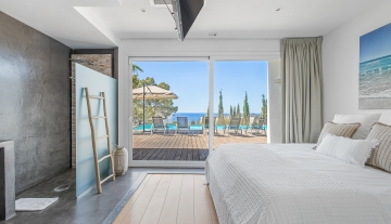 Resa Estates villa te koop sale Ibiza tourist license vergunning modern bedroom ensuite.jpg